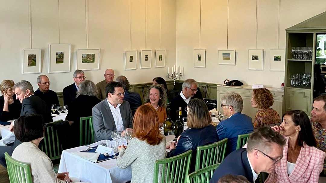 Guests enjoying the Lunch at the Circle debate and lunch